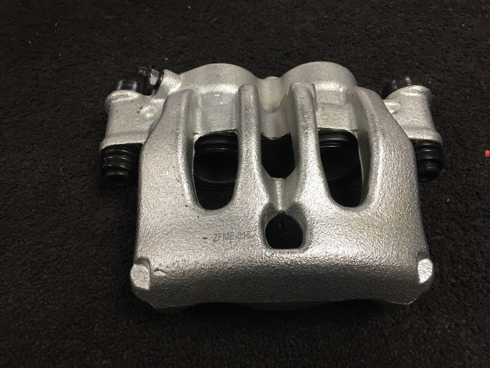 BRAKE CALIPER FRONT+ SLIDER PINS RH OS VITO W639 109 110 111 113 114 115 116 CDi