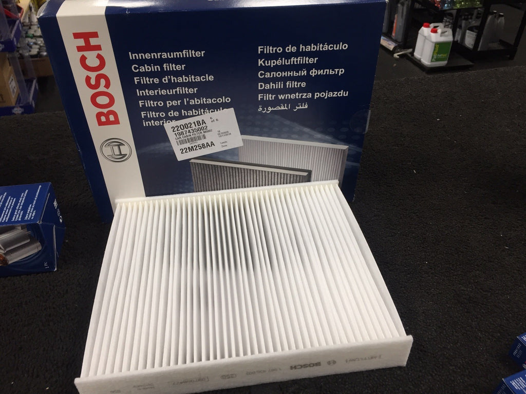 SKODA AUDI VW  1.4TFSi OIL FILTER AIR FILTER FUEL FILTER SPARK PLUG SERVICE KIT