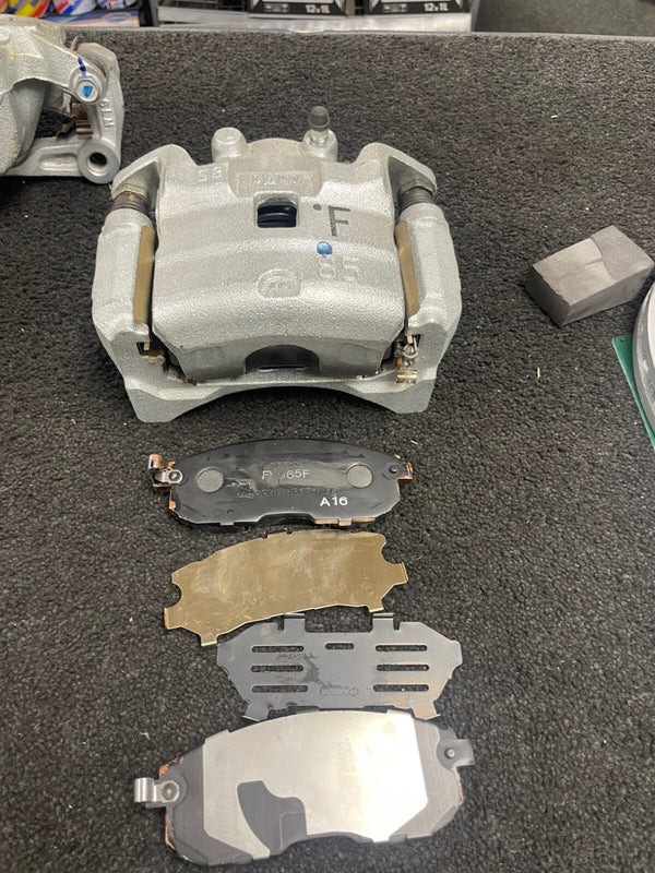 FOR JUKE F15 1.2 1. 5 1.6 DCi TEKNA DiGT BRAKE CALIPER PADS CARRIER  296MM