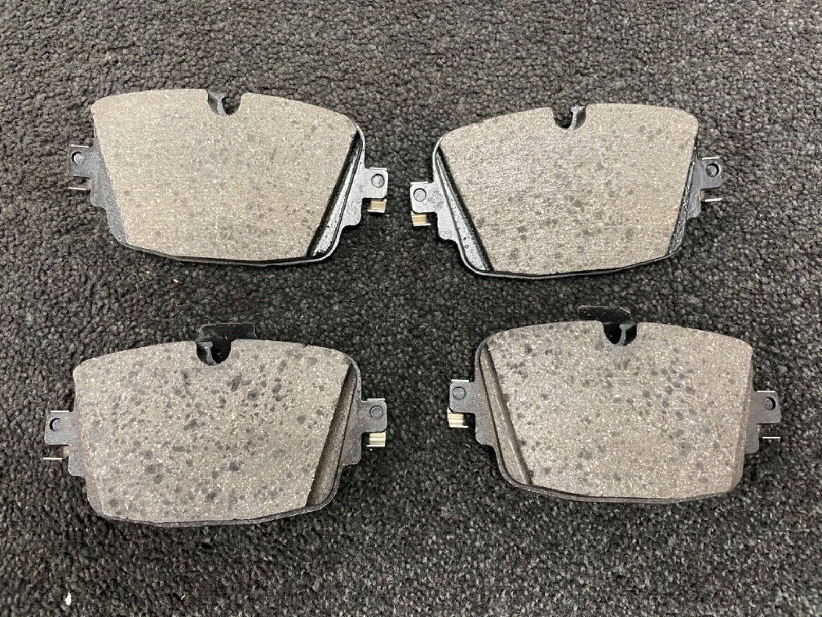 FOR BENTAYGA V8 (4VS) Rear Brake Pads Set 4M8698451C with wire sensor