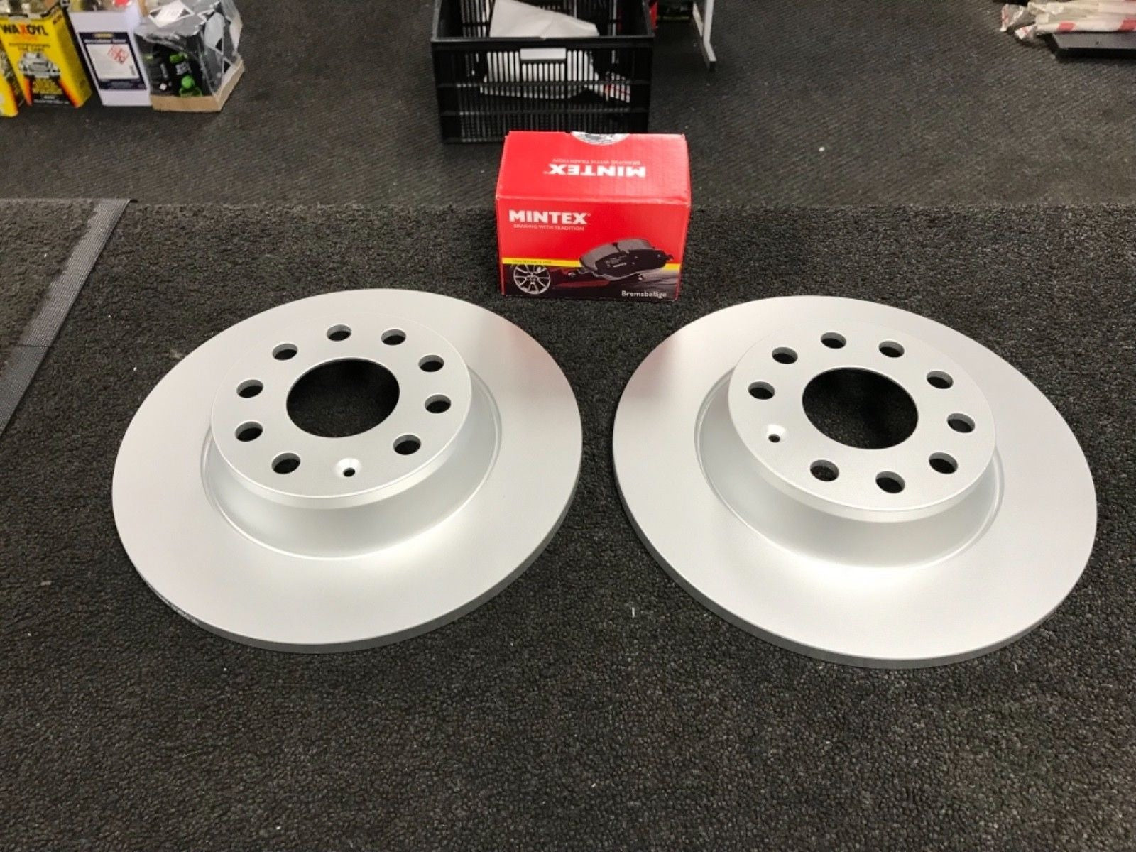 AUDI A3 FSi TFSi TDi  NEW REAR COATED BRAKE DISCS MINTEX BRAKE PADS 272mm 