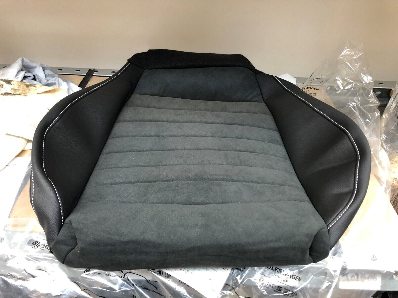 FRONT PASSENGER  SEAT BASE COVER FOR ARONA 2018ON  6F9881405JTNB  GENUINE NEW