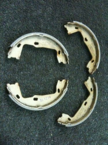 SAAB 9-3 9-5 93 95 900 HANDBRAKE SHOES REAR NEW SET 
