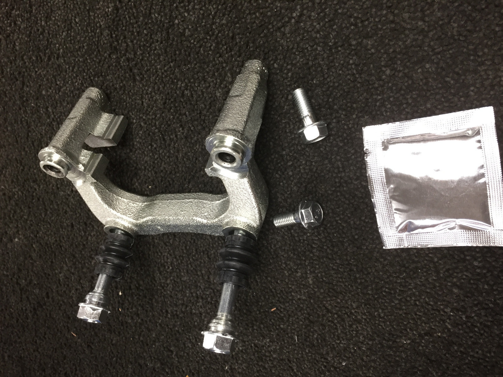 REAR BRAKE CALIPER CARRIER BRACKET PEUGEOT 1007 207 307 2008 208 LUCAS CALIPERS