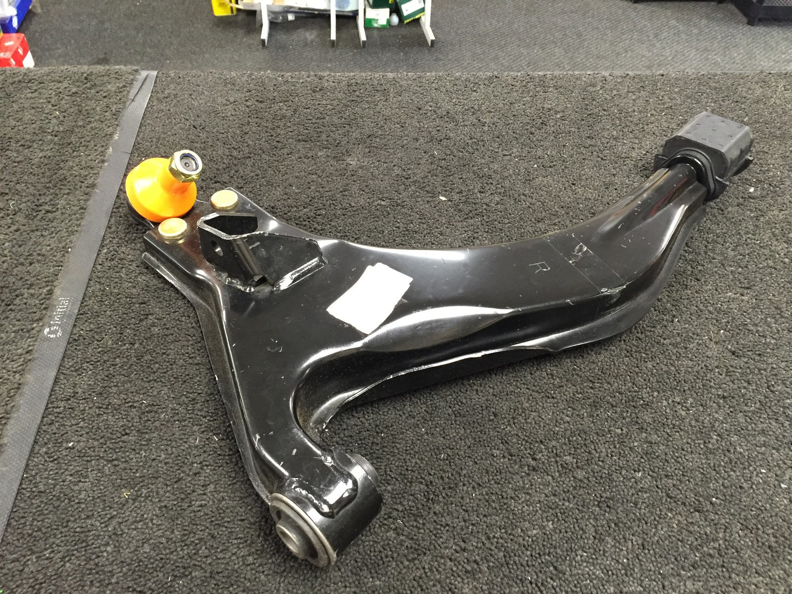  LOWER WISHBONE ARM OS RH FOR NISSAN LARGO IMPORT 2.0 2.4 W30 KBC23 VW30 KVC23