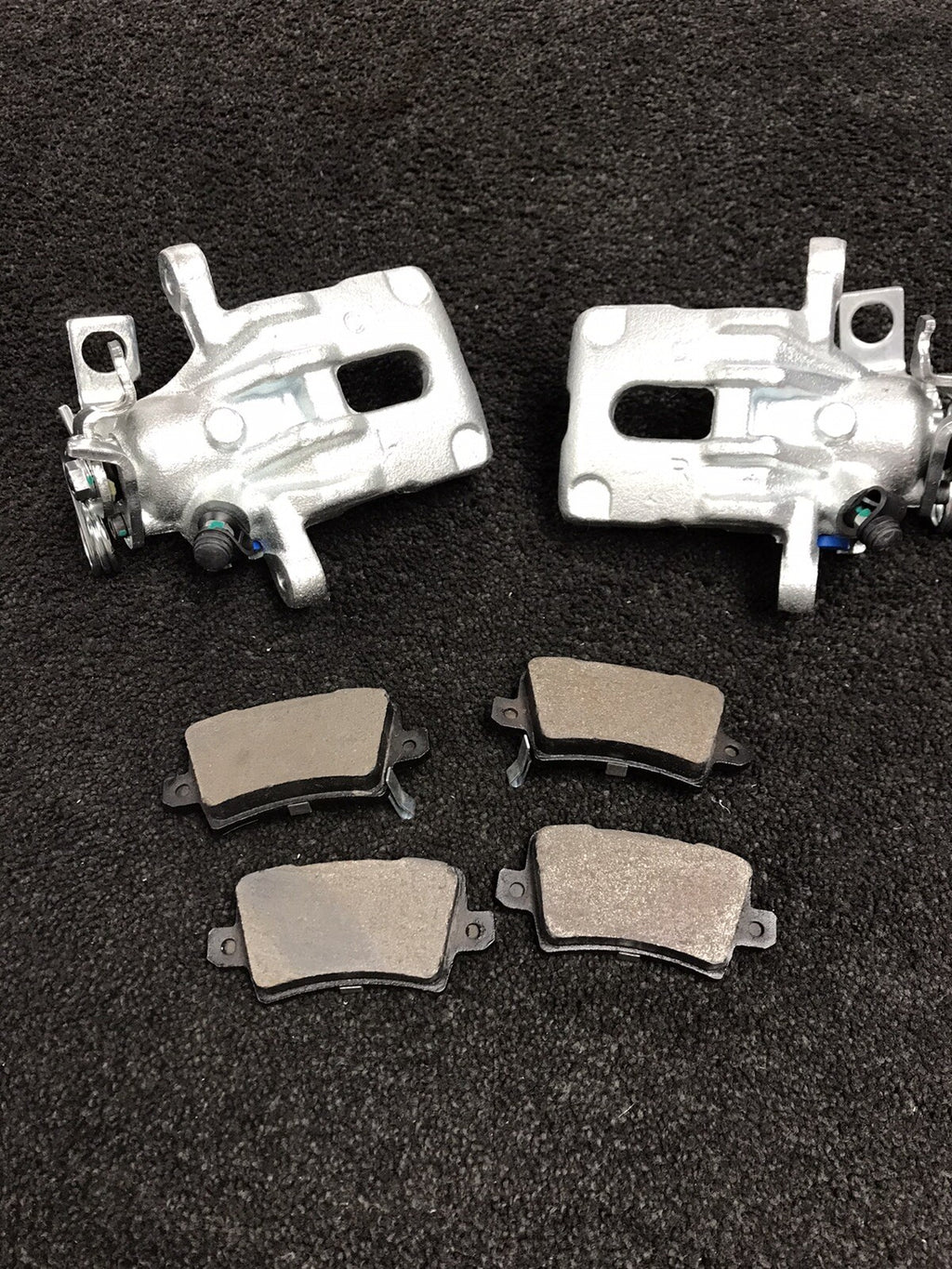 2 REAR BRAKE CALIPER PAIR REAR BRAKE PADS FOR HONDA CIVIC TYPE R FN2 2006-2012  