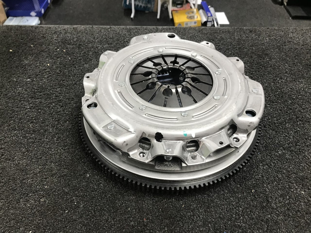 CLUTCH KIT DUAL MASS FLYWHEEL FOR MERCEDE SPRINTER 408CDi 411CDi 413CDi 2000-06 