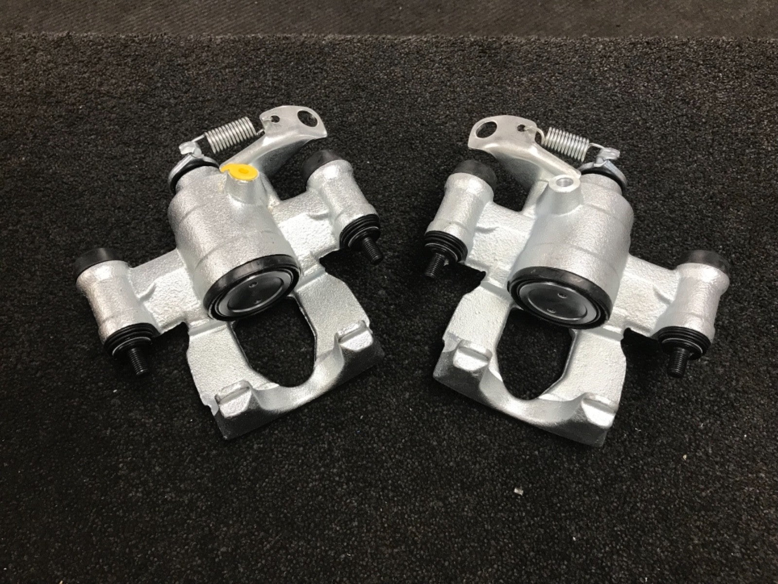 FOR RENAULT MASTER INTERSTAR NV400 MOVANO REAR BRAKE CALIPER + SLIDER PINS PAIR