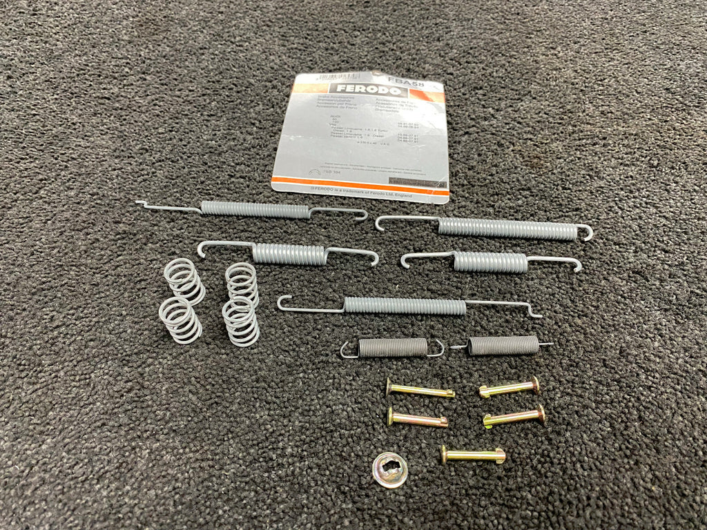 FOR AUDI 80 100 VOLKSWAGEN CADDY PASSAT LIMO BRAKE SHOE FITTING KIT 
