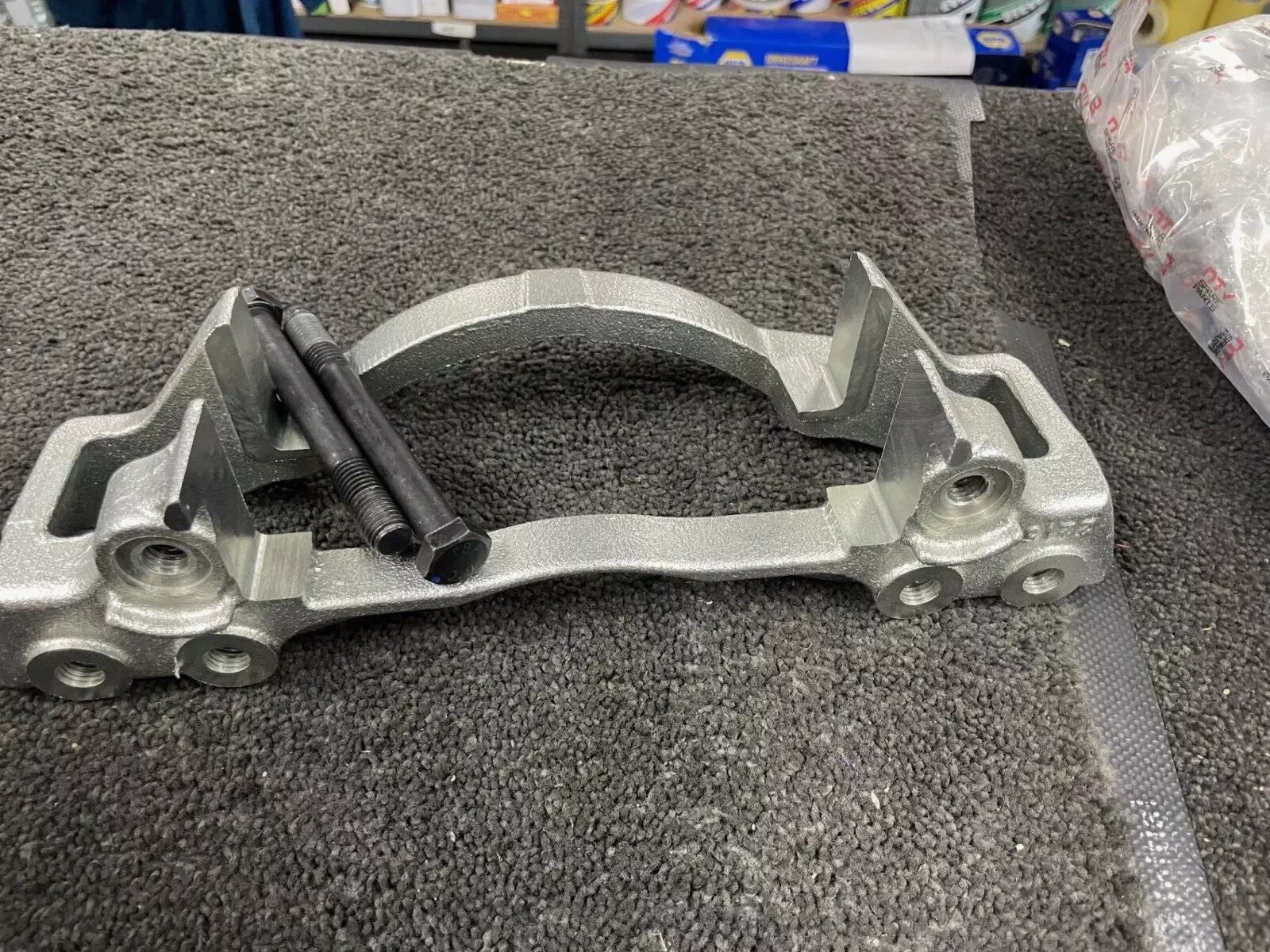 NS LH FRONT BRAKE CALIPER BRACKET FOR DAILY 70C17 C18 TWIN WHEELER 300X30MM DISC