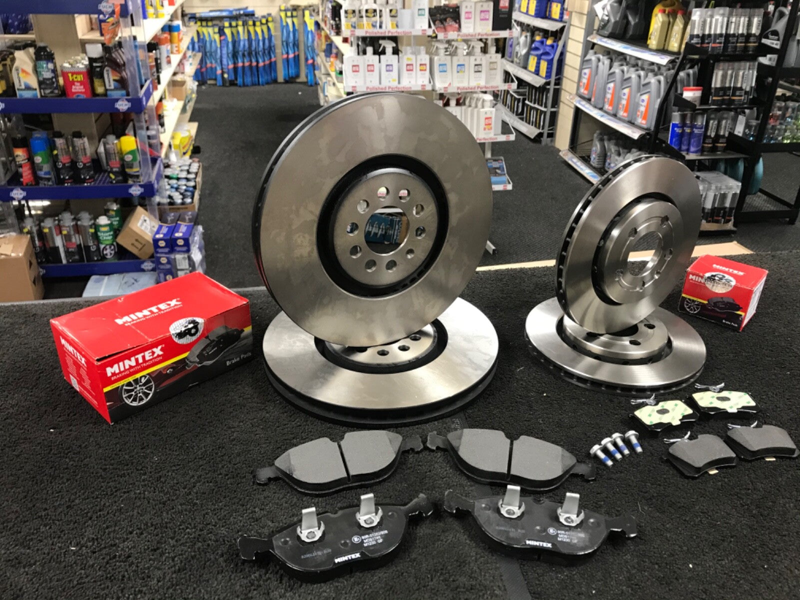 AUDI TT 3.2 v6 BRAKE DISC FRONT REAR BRAKE DISCS MINTEX FRONT REAR BRAKE PADS