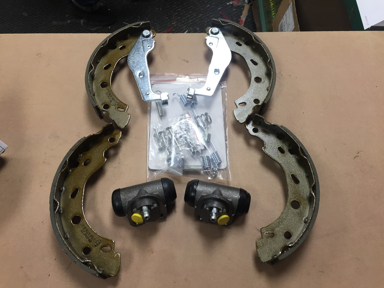 SMAR FORTWO MK2 2007ON ROADSTER BRAKE SHOES FITTING KIT BRAKE WHEEL CYLINDERS