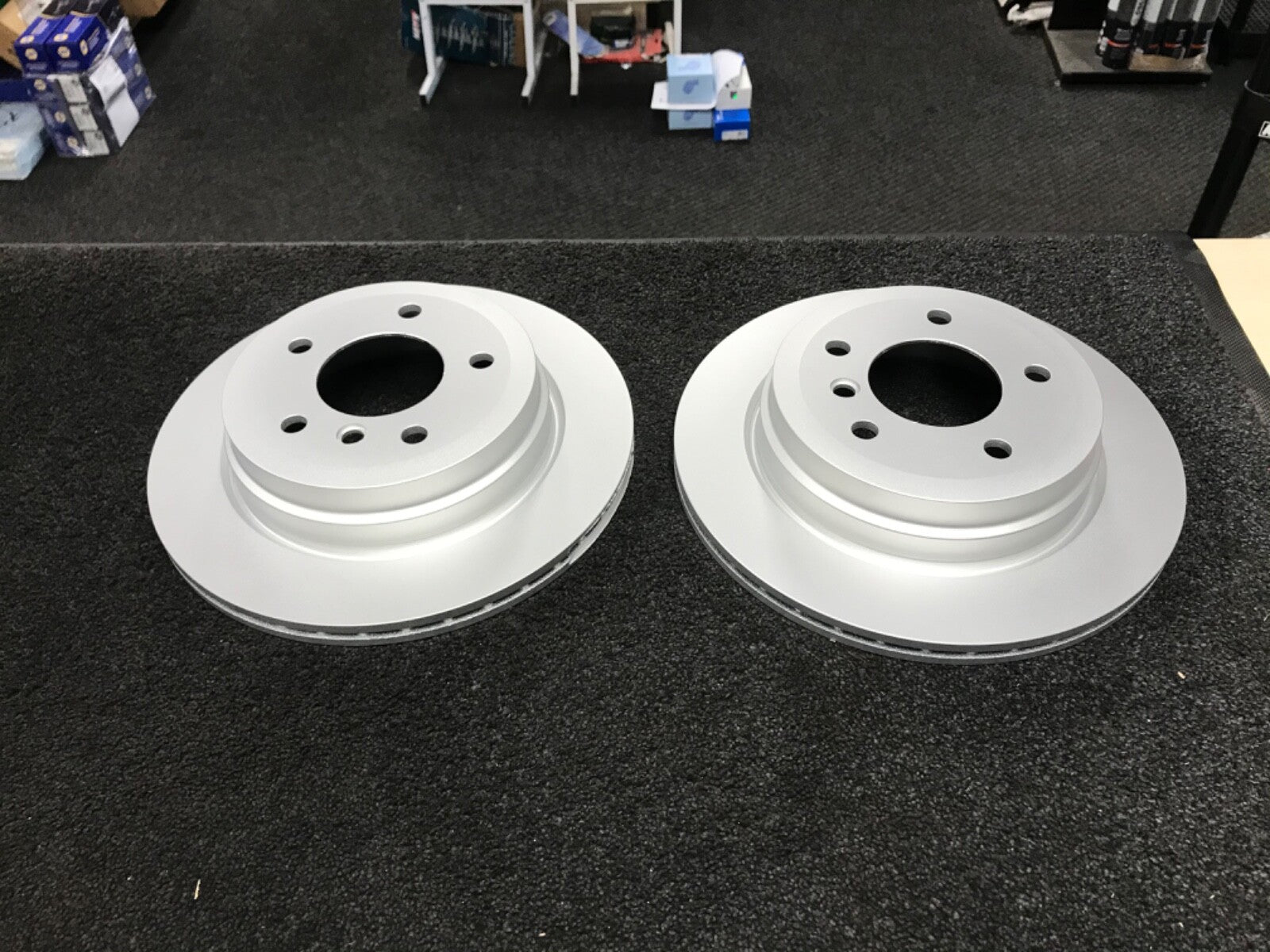  FOR BMW E90 E91 E92 E93 318i 320d 320i 325i REAR BRAKE DISCS 300MM x 190mm