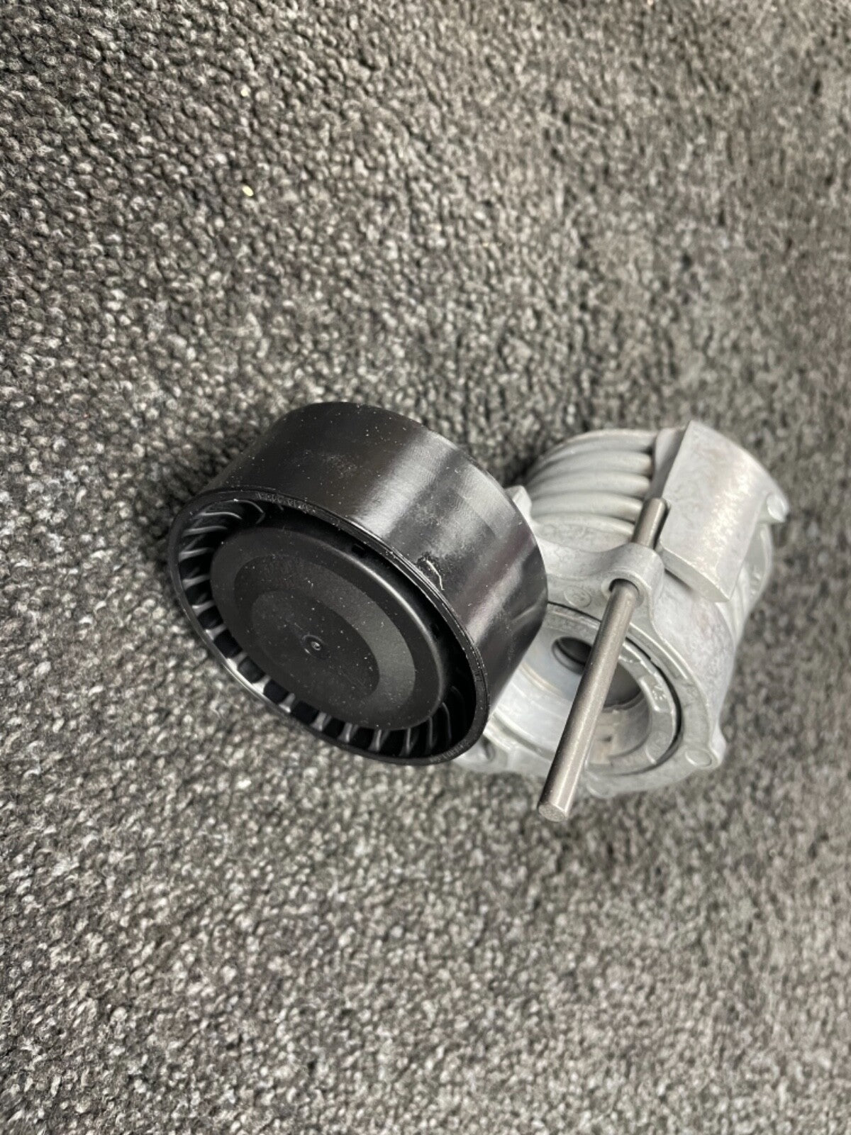 FOR BMW:E90,,E93,E87 Fan Aux Belt Tensioner 