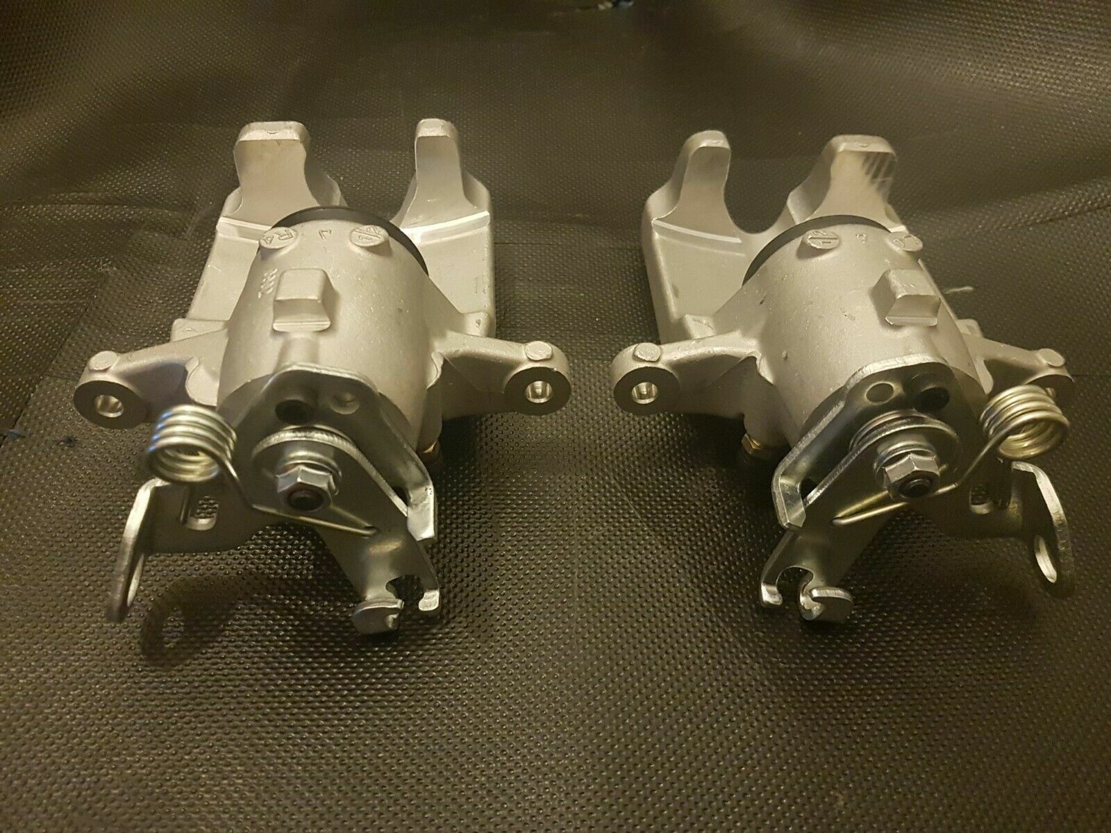 FOR VAUXHALL OPEL INSIGNIA REAR DRIVER RIGHT & PASSENGER LEFT SIDE BRAKE CALIPER