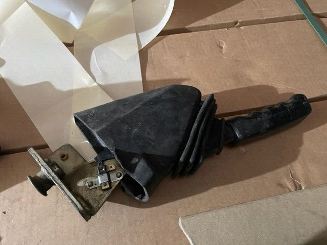 LANDROVER DEFENDER RHD 90 110 130 TDI TD5 TDCi HANDBRAKE LEVER BOOT SWITCH