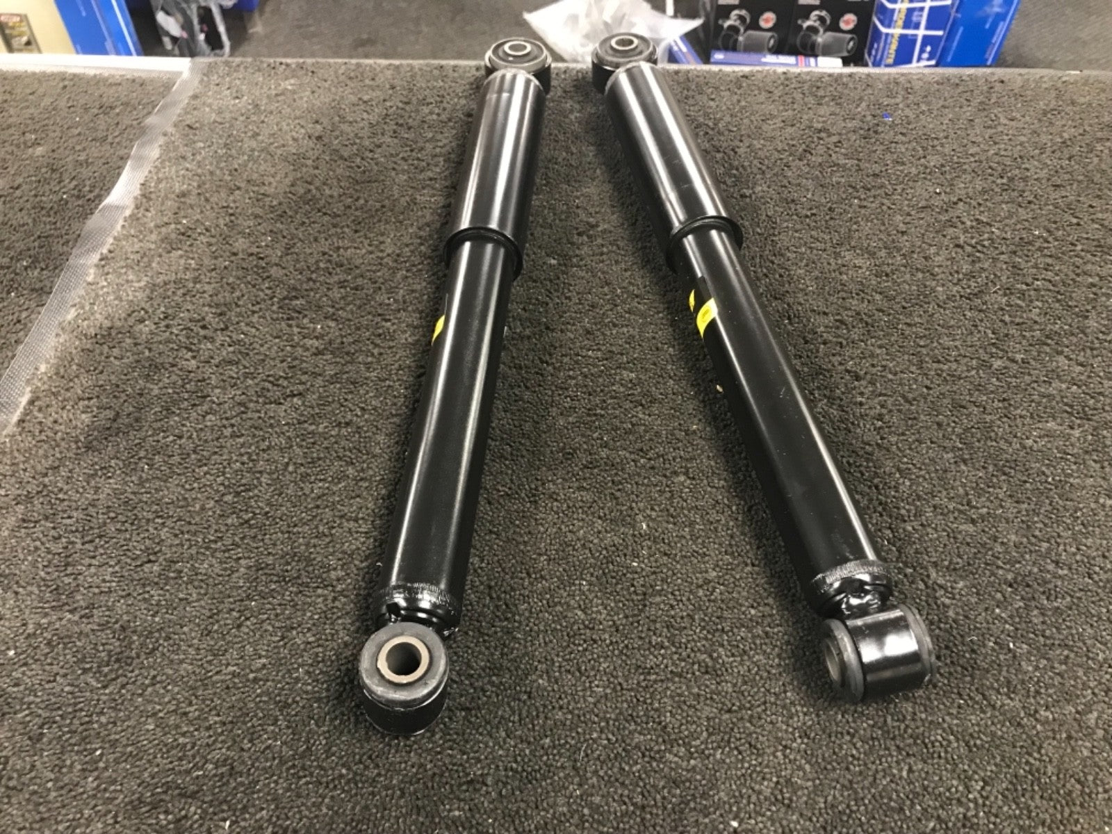 FORMERCEDES VITO W638 96-03 REAR SHOCK ABSORBER SHOCKER STRUT DAMPER SHOCKERS X2