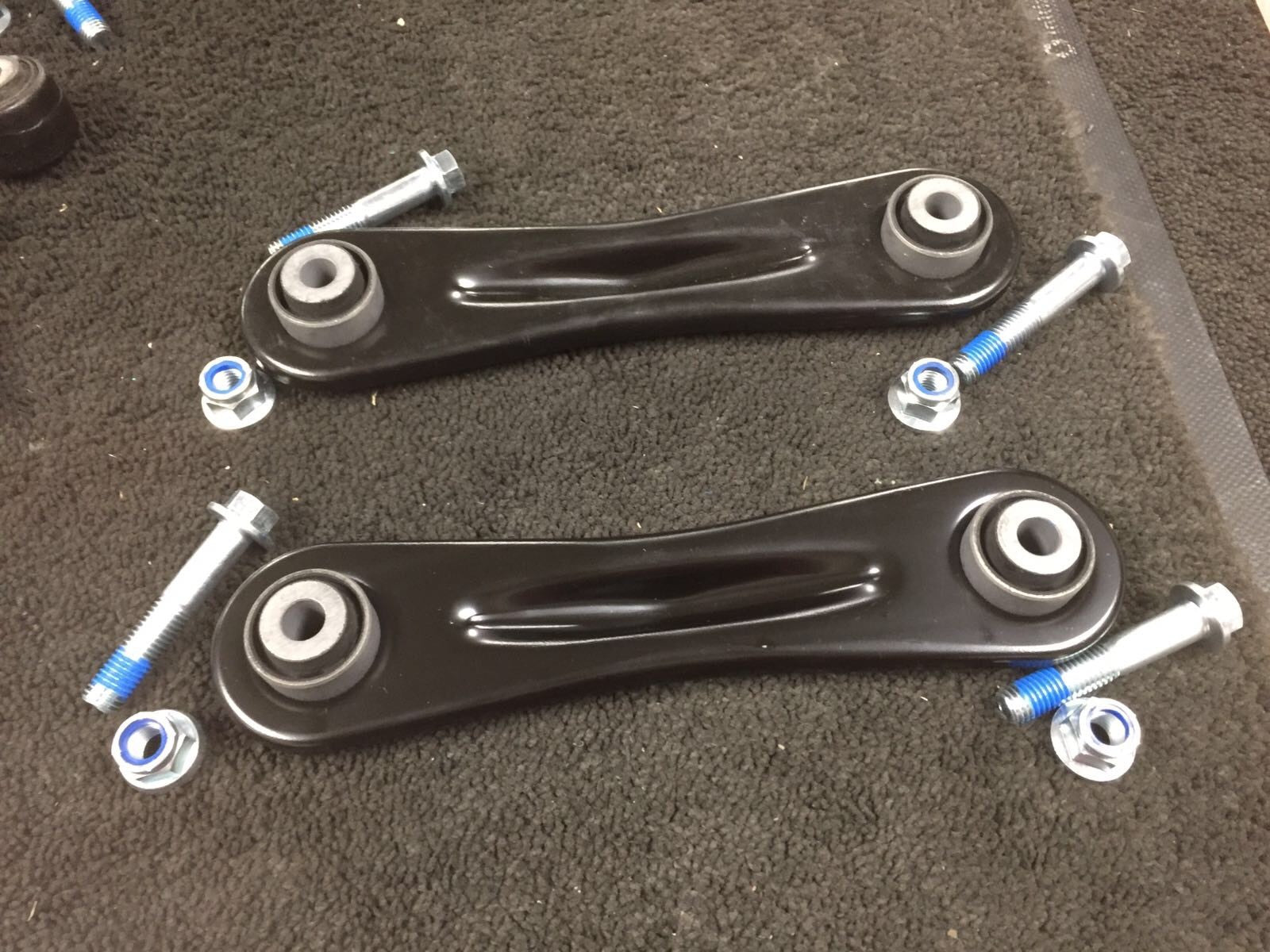 FOR FORD MONDEO MK3 ESTATE REAR SEMI TRAILING ARMS WITH FIXING BOLTS 