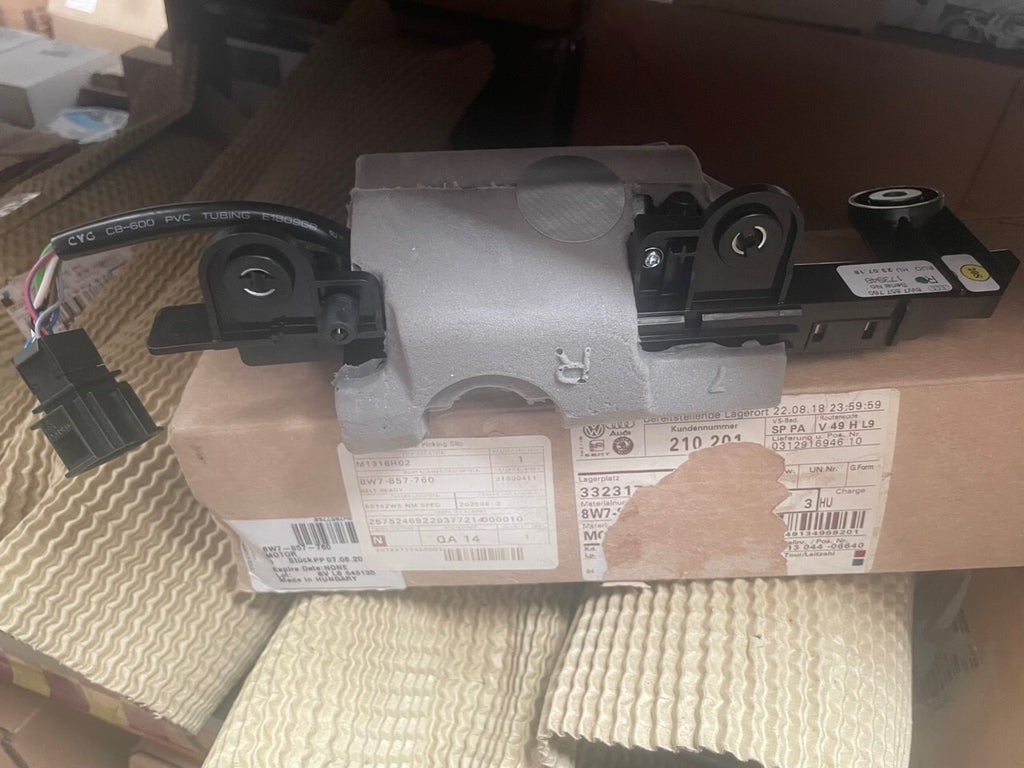 AUDI A5 CABRIOLET 2017on OS RH DRIVER SEAT BELT READY MOTOR 8W7857760 GENUINE