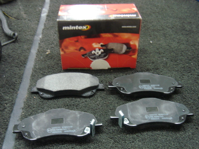 FORTOYOTA AVENSIS 1.6 1.8 2.0 2.2 D4D ZZT251 CDT250  ADT251 MINTEX BRAKE PADS   