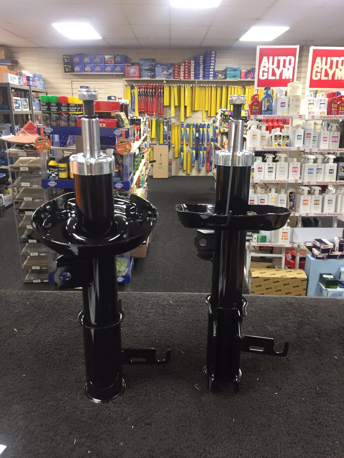 2 NEW FRONT GAS SHOCK ABSORBERS LH RH SIDE  VAUXHALLL ZAFIRA 2010 ON ALL MODELS