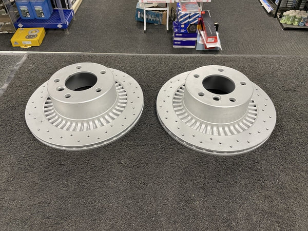 FOR MERCEDES G55 G63 AMG REAR DRILLED BRAKE DISCS VENTED PAIR 330mm COATED