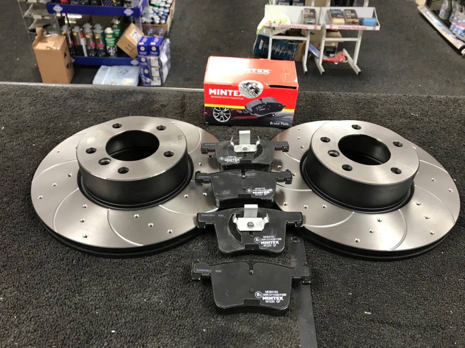 FOR BMW 320D 420D M SPORT BRAKES DRILLED GROOVED FRONT DISCS MINTEX PADS 340MM