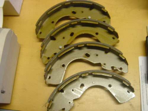 FOR NISSAN NAVARA D40 OUTLAW AVENTURA 2.5DCi 3.0  BRAKE SHOE REAR BRAKE SHOE SET