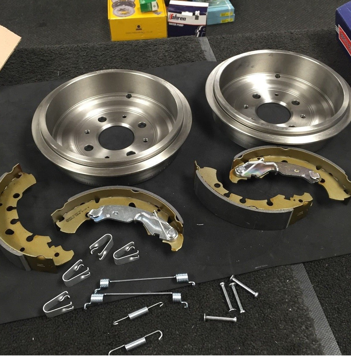 FOR FIAT PUNTO GRANDE PUNTO 1.2 REAR BRAKE DRUM REAR BRAKE SHOES FITTING KIT