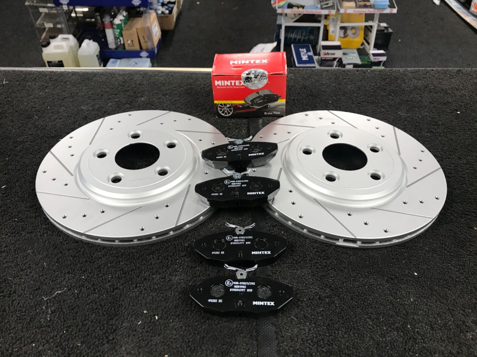 JAGUAR S TYPE BRAKE DISC CROSS DRILLED GROOVED MINTEX BRAKE PAD REAR 288mm