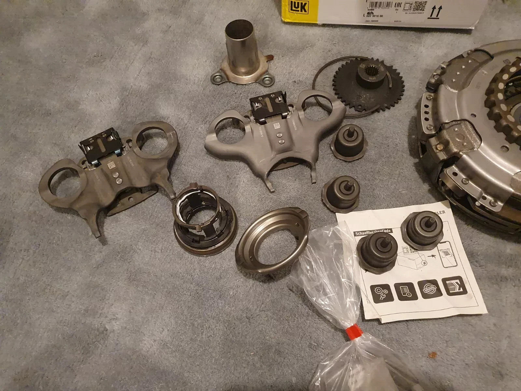 DSG CLUTCH KIT FOR CLIO CAPTUR  BENZ CITAN W415 2CT LuK 302052671R 305015152R