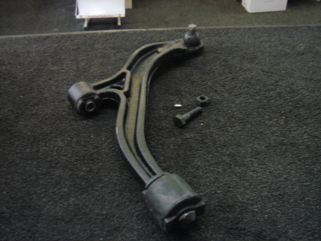 FOR CHRYSLER VOYAGER MK2 96-2000 FRONT LOWER WISHBONE CONTORL ARM RIGHT SIDE