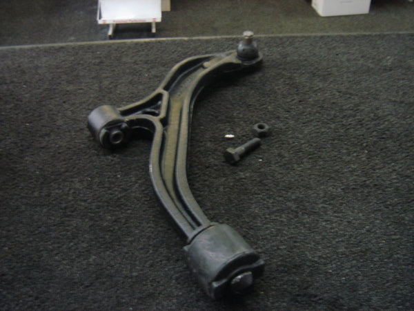 FOR CHRYSLER VOYAGER MK2 96-2000 FRONT LOWER WISHBONE CONTORL ARM RIGHT SIDE