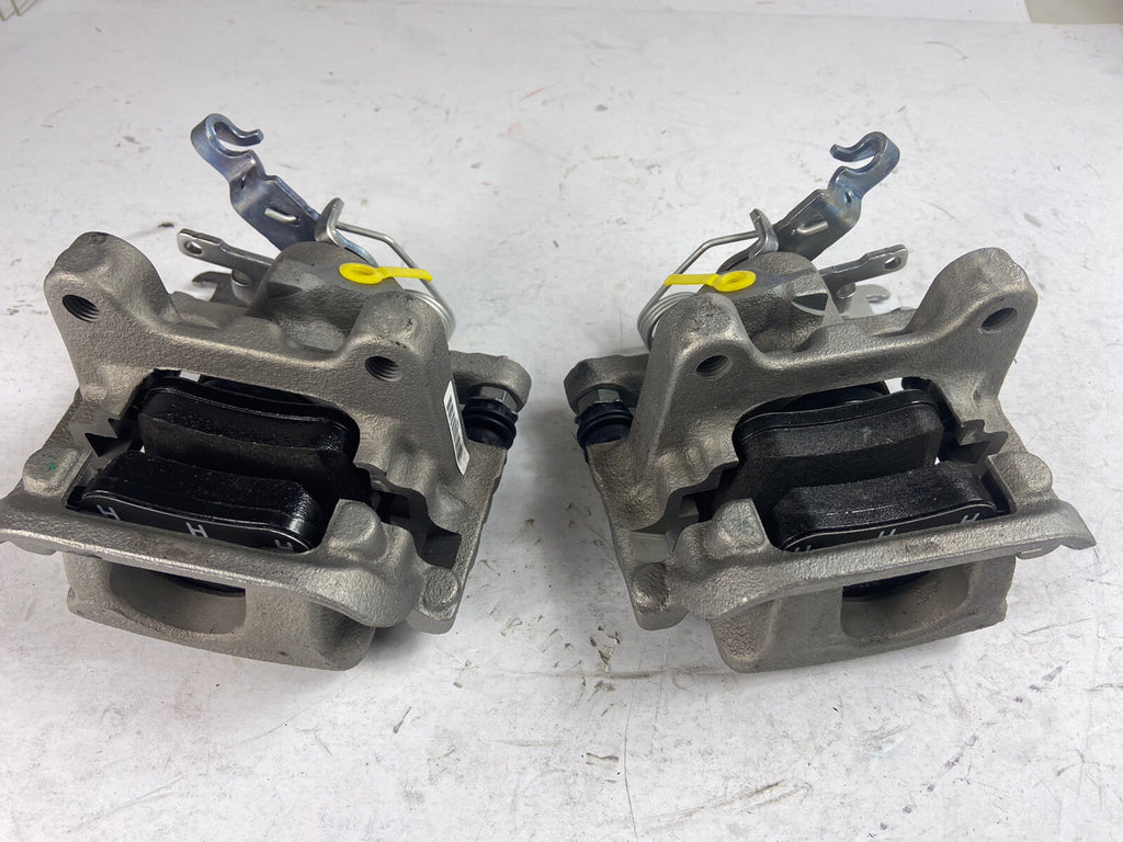 2 GENUINE VW REAR BRAKE CALIPERS FOR CADDY MK4 2.0TDI 2015ON CUUD/DFSD CODE