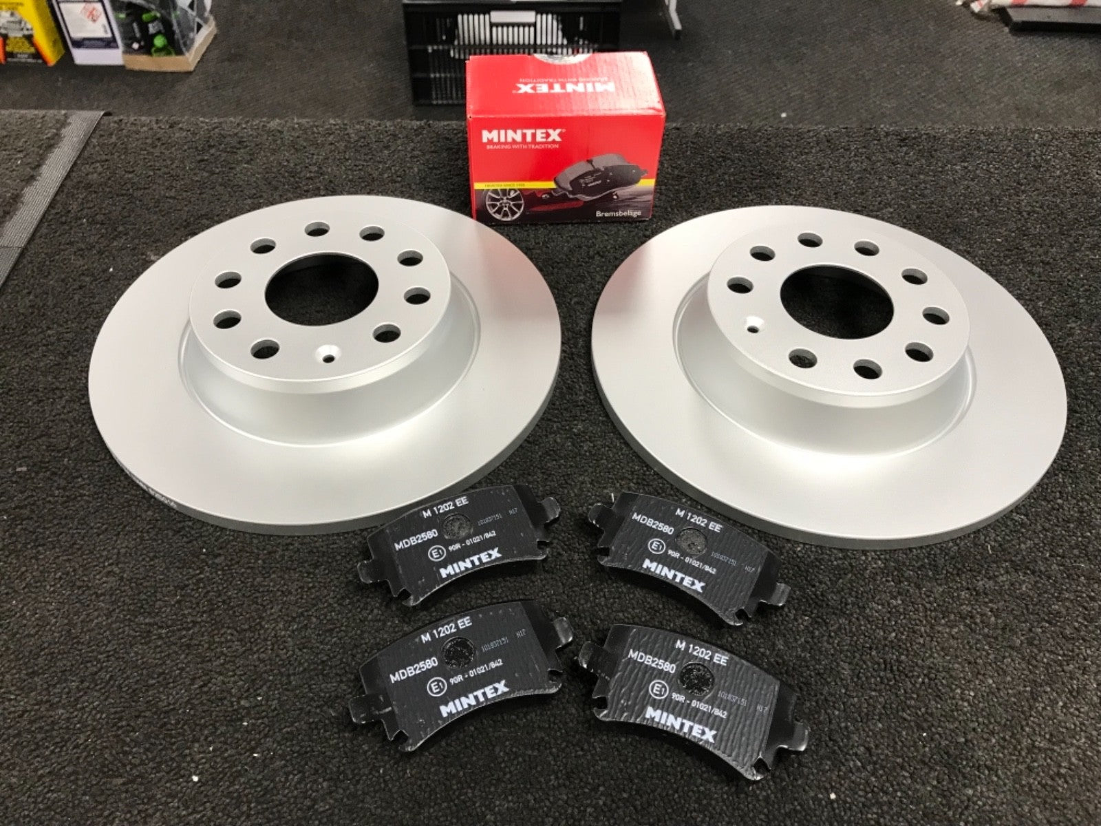 AUDI A3 FSi TFSi TDi 170 BRAKE DISC REAR PLATINUM MINTEX BRAKE PADS 286MM