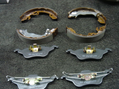 FOCUS ESTATE 98-04 FRONT  BRAKE PADS REAR BRAKE SHOES 