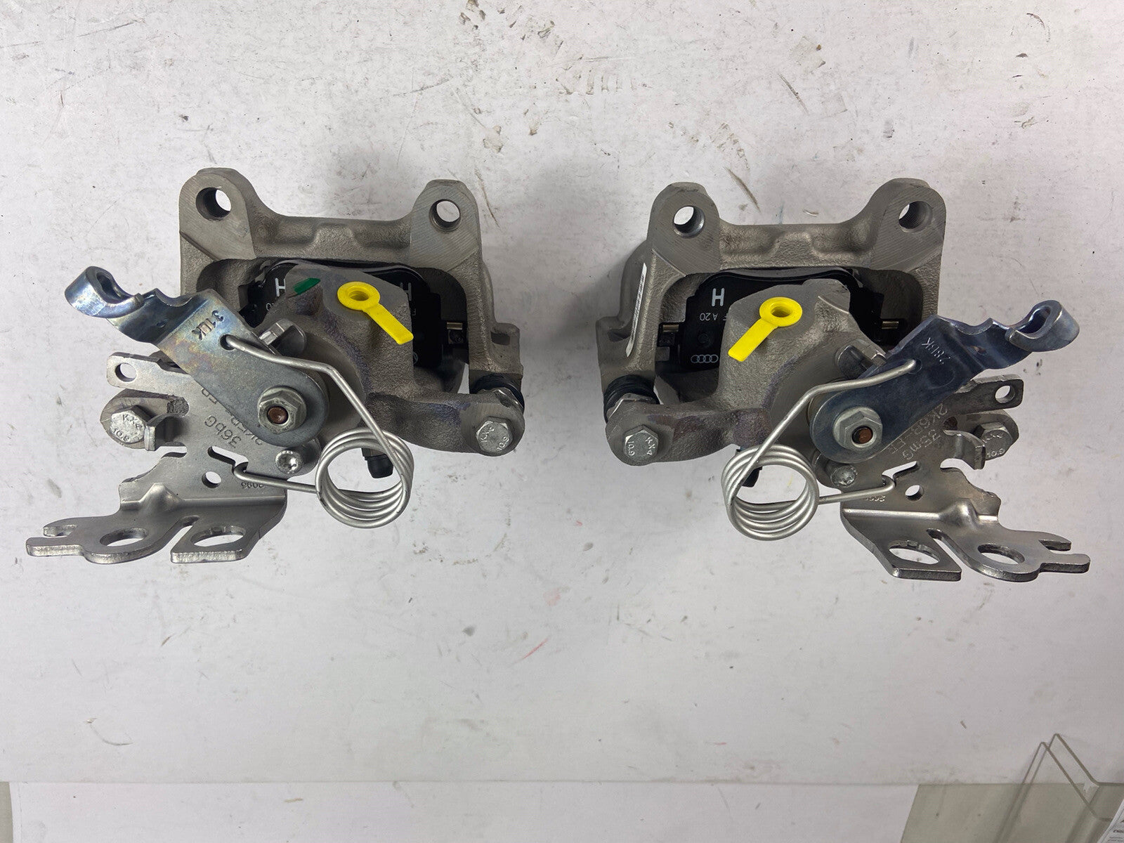 2 GENUINE ORIGINAL VW REAR BRAKE CALIPER FOR VW CADDY MK4 TDi ALLTRACK COMPLETE