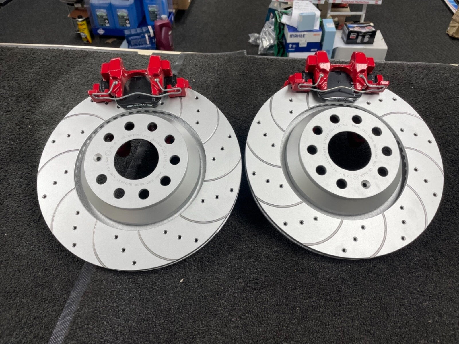 REAR CROSS DRILLED GROOVED BRAKE DISC PADS ELECTRIC CALIPER GOLF GTI CLUB SPORT