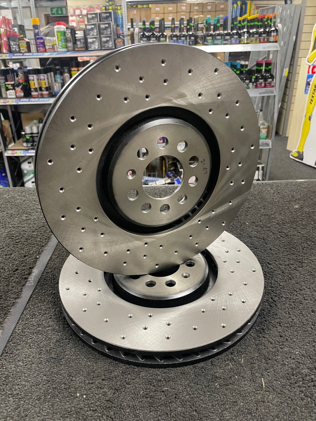 VW GOLF MK4 R32 AUDI TT A3 V6 8N PERFORMANCE CROSS DRILLED BRAKE DISC +PAD 334MM