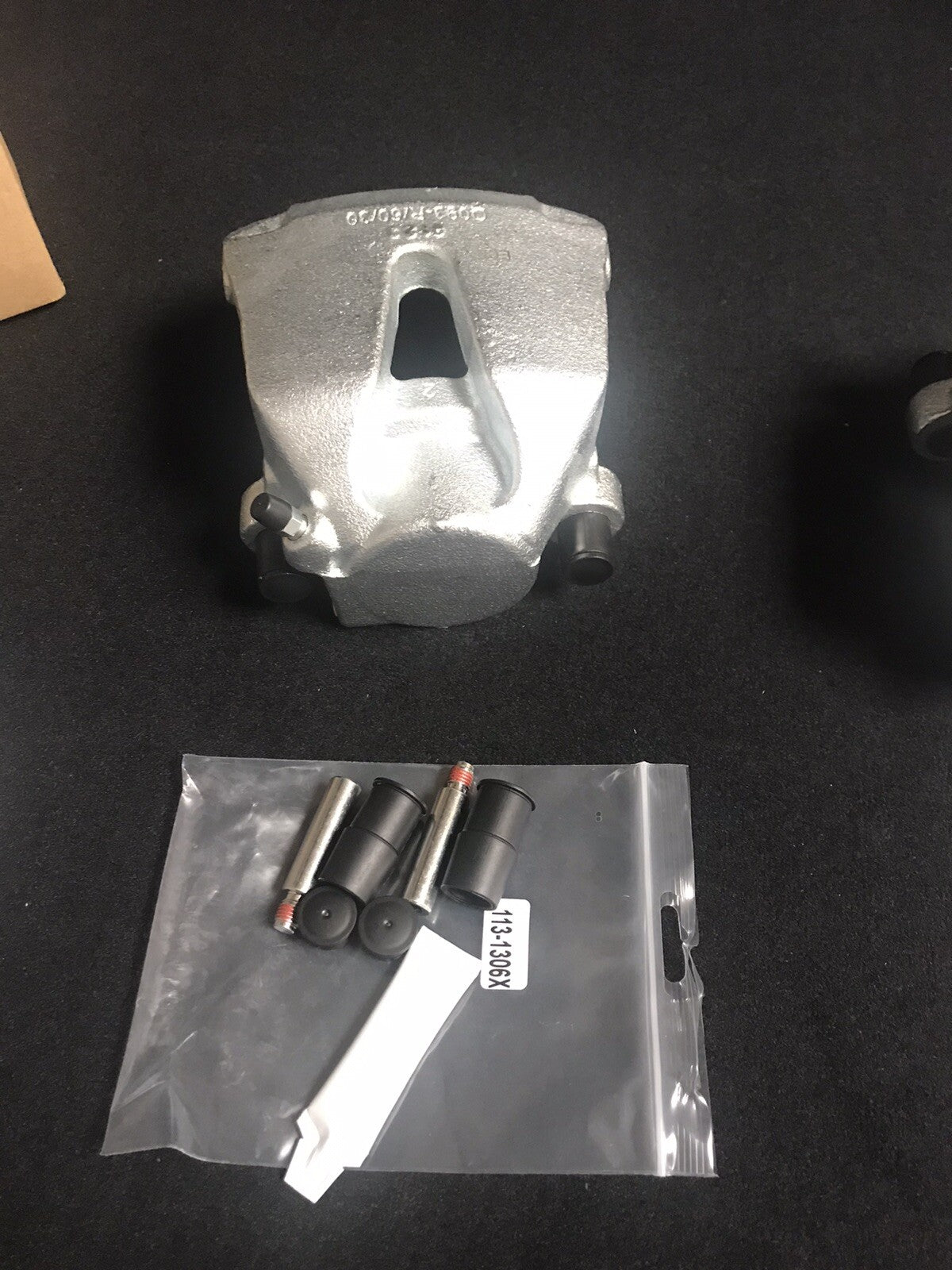 FRONT BRAKE CALIPER RH OS SLIDER PINS BMW X5 E70 F15 XDRIVE SDRIVE25D 348MM DISC