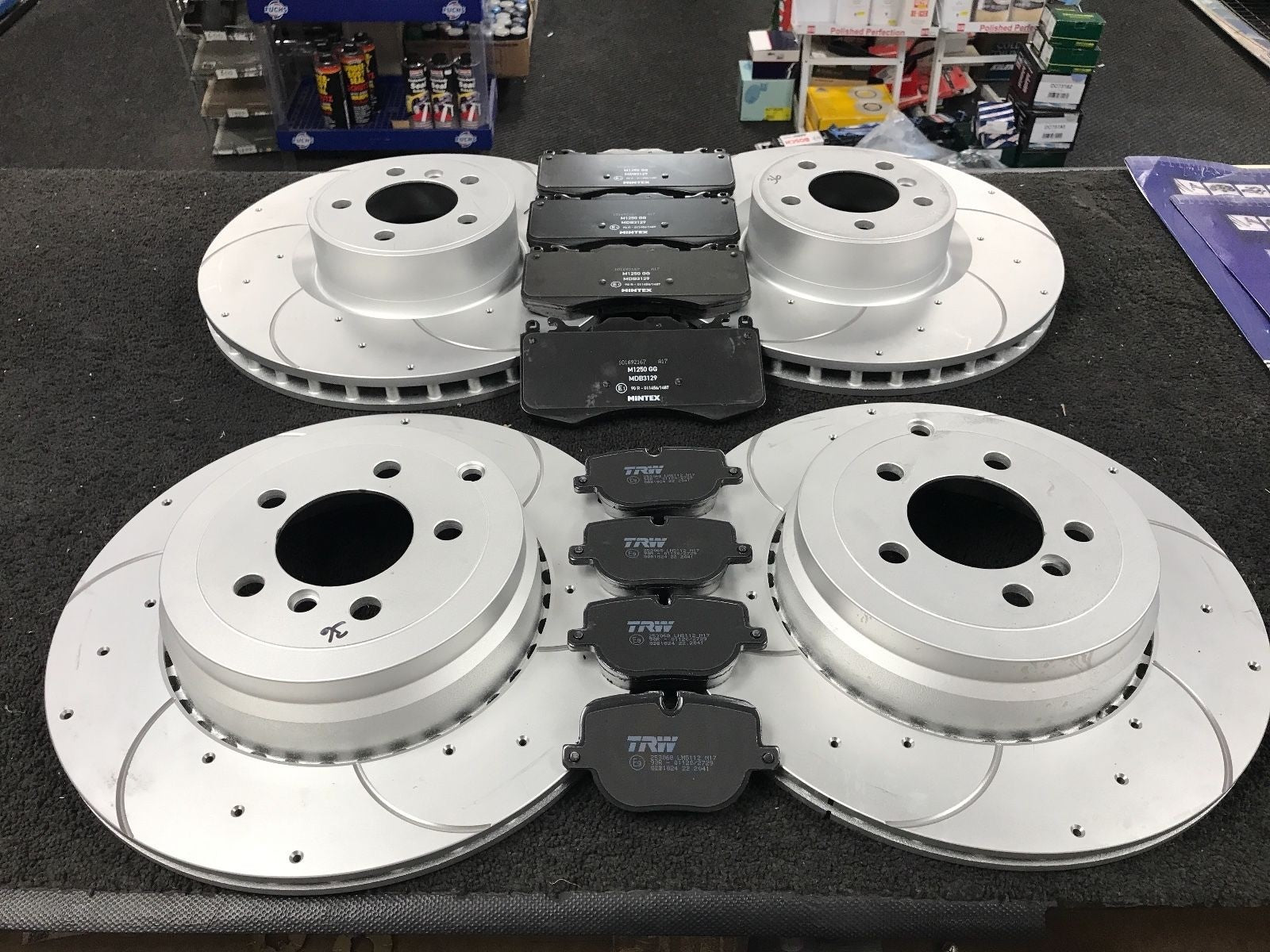 RANGE ROVER TDV8 MK3 BRAKE DISCS CROSS DRILLED GROOVED WITH FULL SET  BRAKE PADS