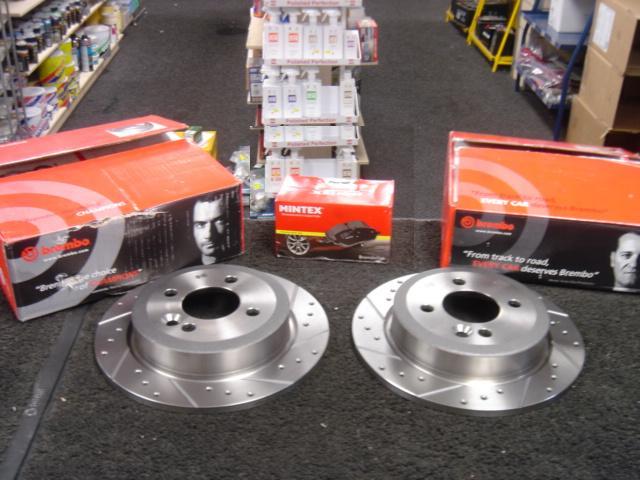 MINI ONE DIESEL COOPER S BRAKE DISC BREMBO DRILLED GROOVED MINTEX PADS REAR