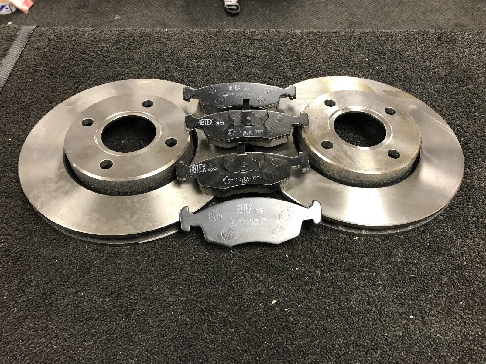 FOR FORD ESCORT 1.8Si 1992-1995 FRONT BRAKE DISC FRONT BRAKE PADS 260MM