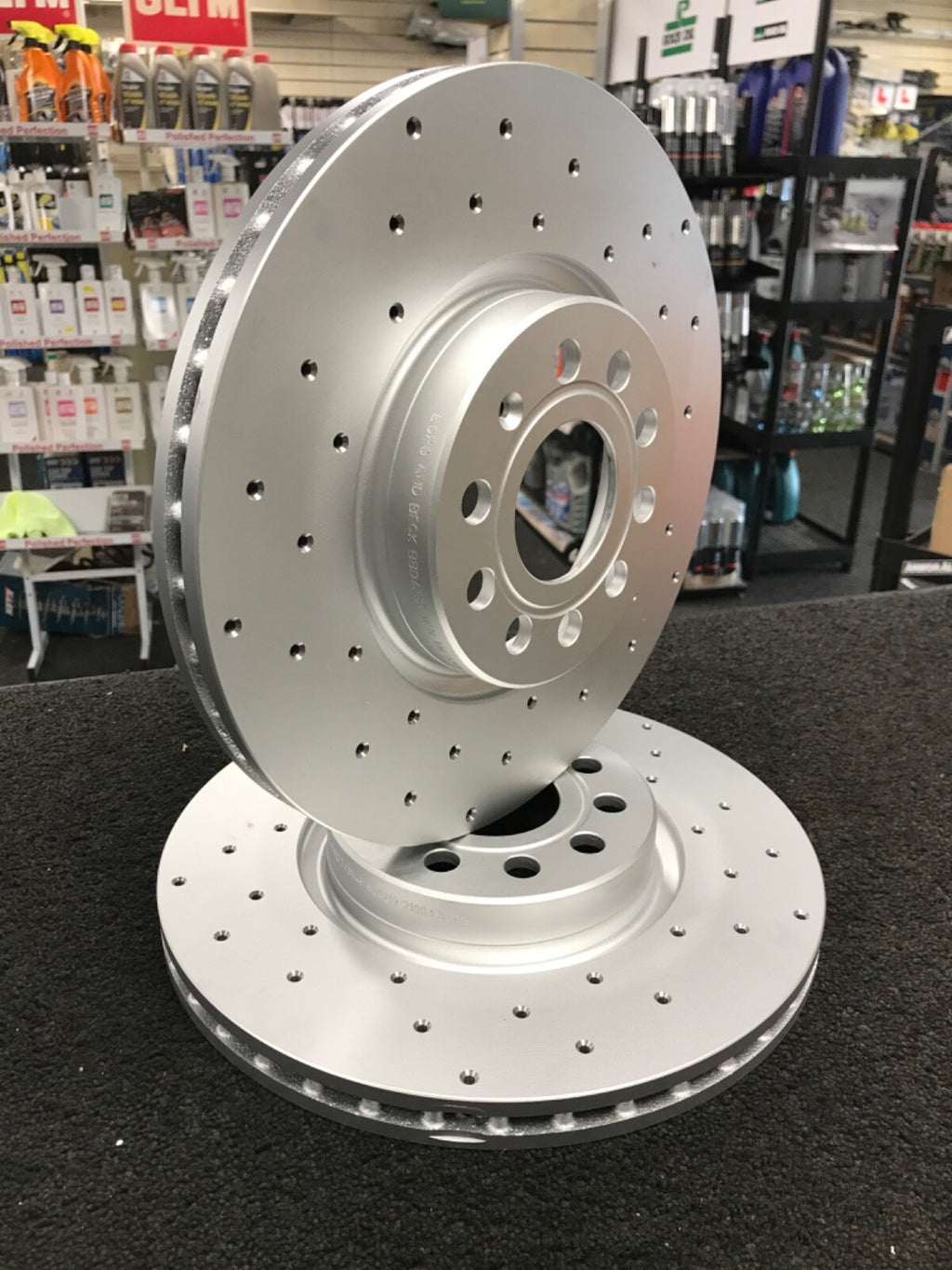 AUDI A3 2.0TDI SPORTBACK QUATTRO CROSS DRILLED BRAKE DISCS MINTEX BRAKE PADS