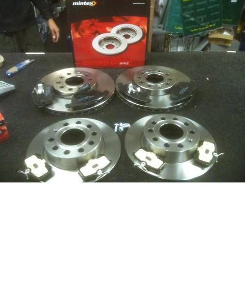 VW GOLF MK5 2.0GTTDi 170BHP BRAKE DISC BRAKE PADS FRONT REAR MINTEX