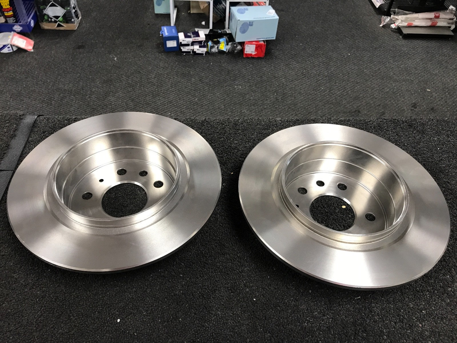 SAAB 9-3 9-5 900  MINTEX REAR BRAKE DISC & PAD HB SHOES & FITTING KIT