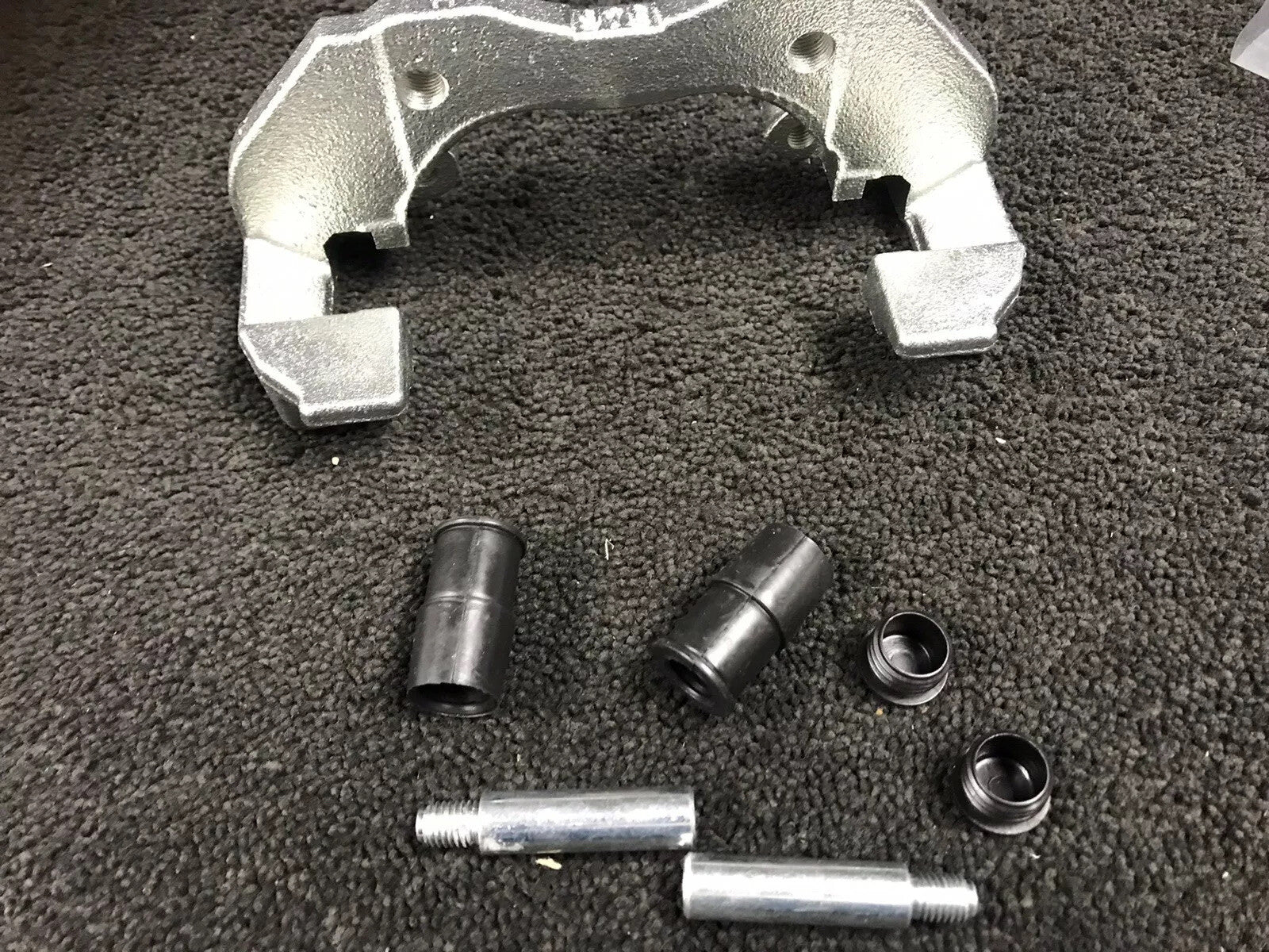 FOR FORD FOCUS MK2 C-MAX KUGA MAZDA 3 5 FRONT BRAKE CALIPER CARRIER SADDLE 278mm