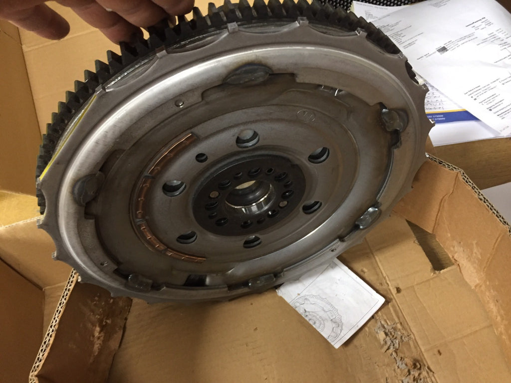 FOR NISSAN X-TRAIL 2.2 SVE TD  FLYWEEL DUAL MASS FLYWHEEL BRAND NEW 415028111