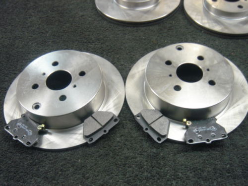 FOR YARIS HYBRID ICON  BRAKE DISC PADS FRONT AND REAR BRAKE 