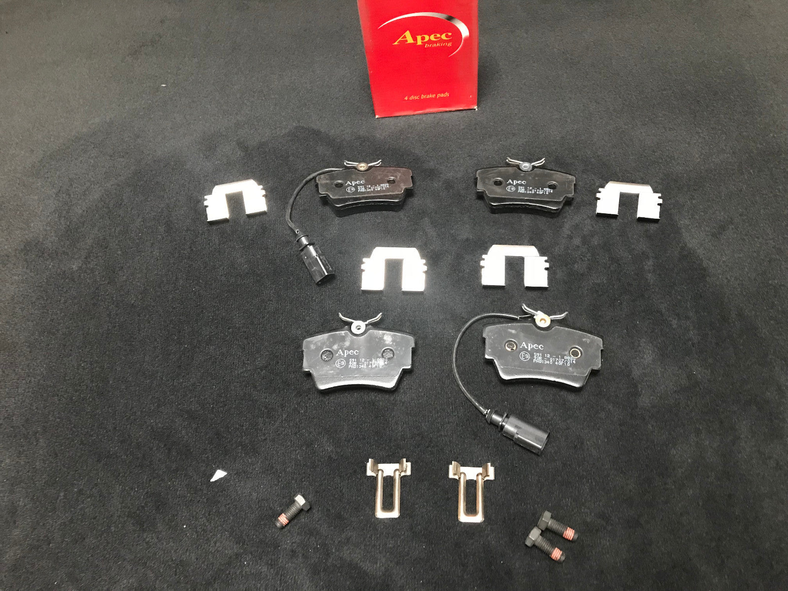 FOR VOLKSWAGEN CARAVELLE 2.8 V6 12V TRANSPORTER 2.4D 2.5D 2.8 REAR BRAKE PADS